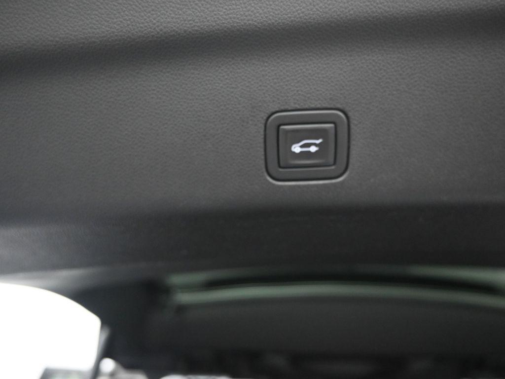 used 2021 GMC Yukon XL car, priced at $43,464