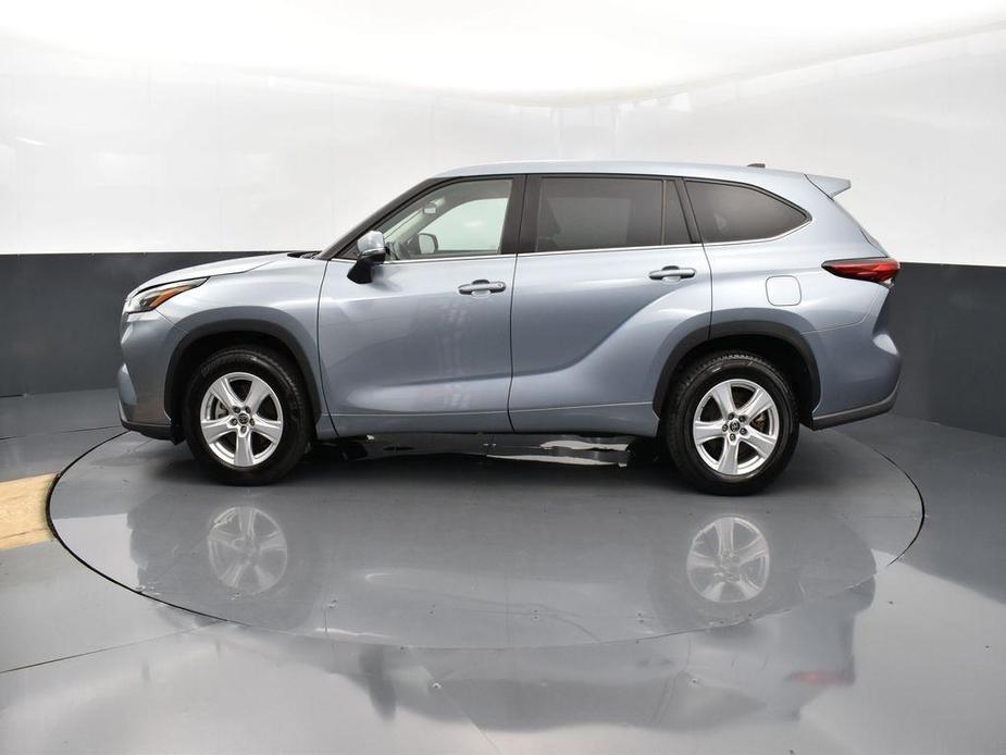 used 2022 Toyota Highlander car, priced at $32,402