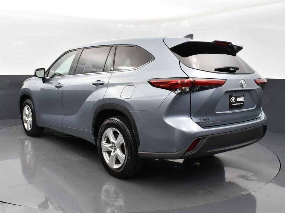 used 2022 Toyota Highlander car, priced at $32,402