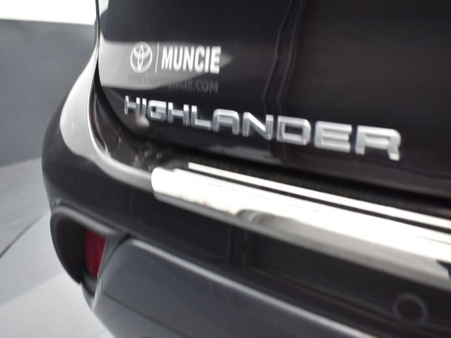used 2021 Toyota Highlander car, priced at $38,848