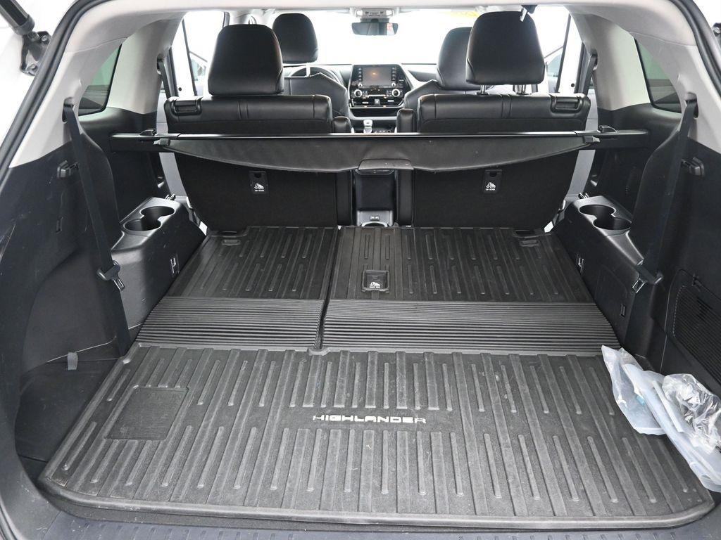used 2022 Toyota Highlander car, priced at $33,907