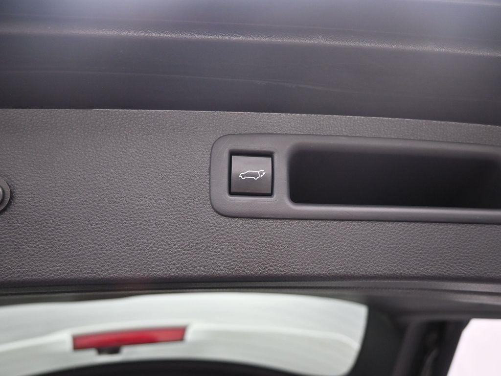 used 2022 Toyota Highlander car, priced at $33,907