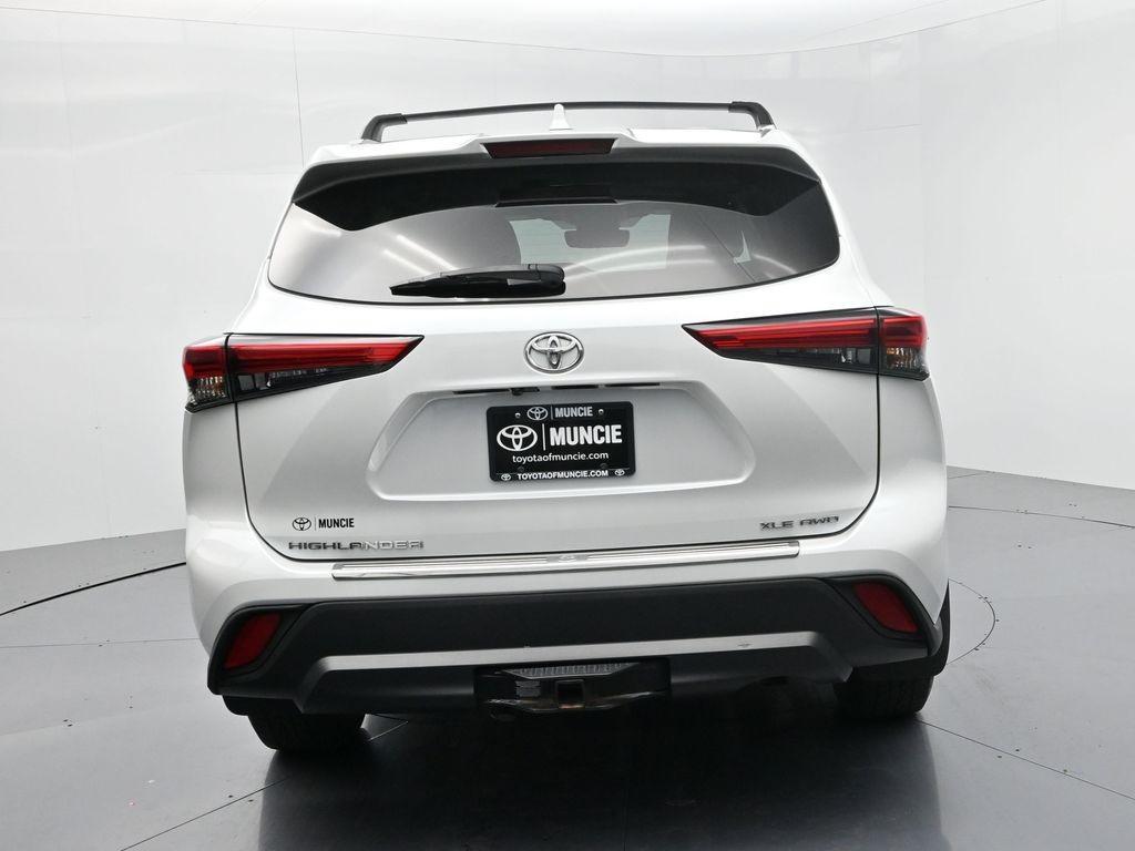 used 2022 Toyota Highlander car, priced at $33,907