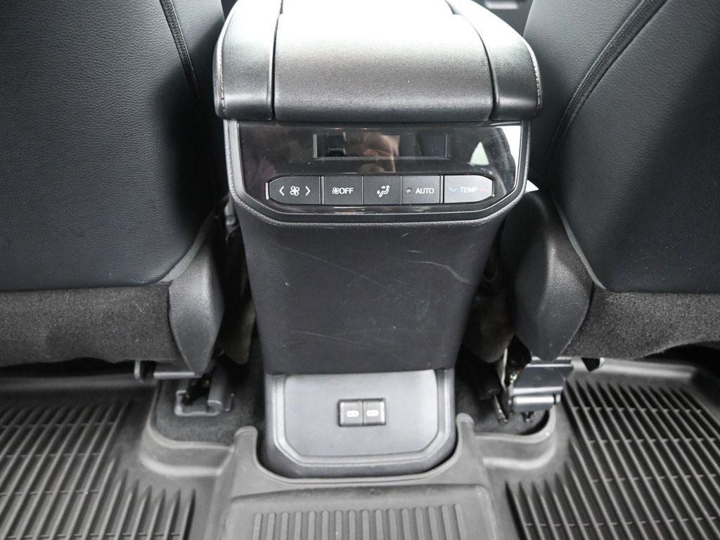 used 2022 Toyota Highlander car, priced at $33,907
