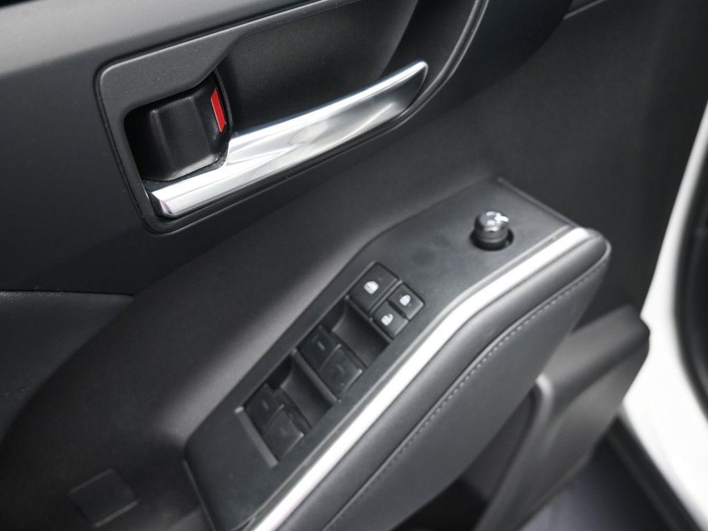 used 2022 Toyota Highlander car, priced at $33,907