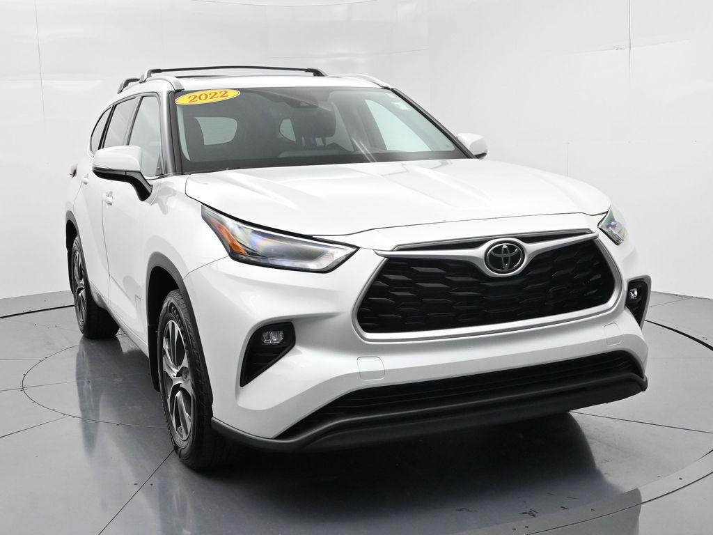 used 2022 Toyota Highlander car, priced at $33,907