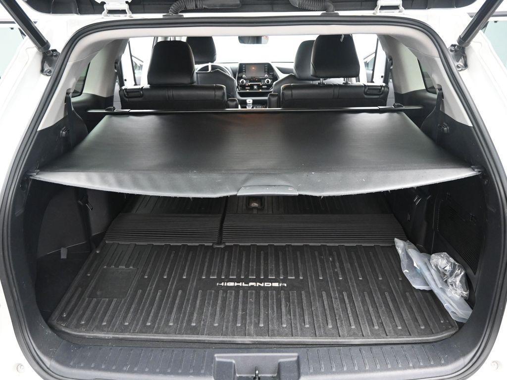used 2022 Toyota Highlander car, priced at $33,907
