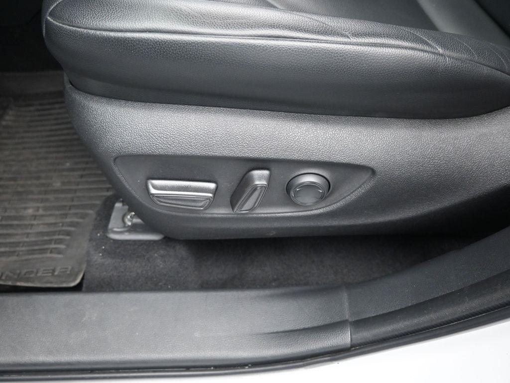 used 2022 Toyota Highlander car, priced at $33,907