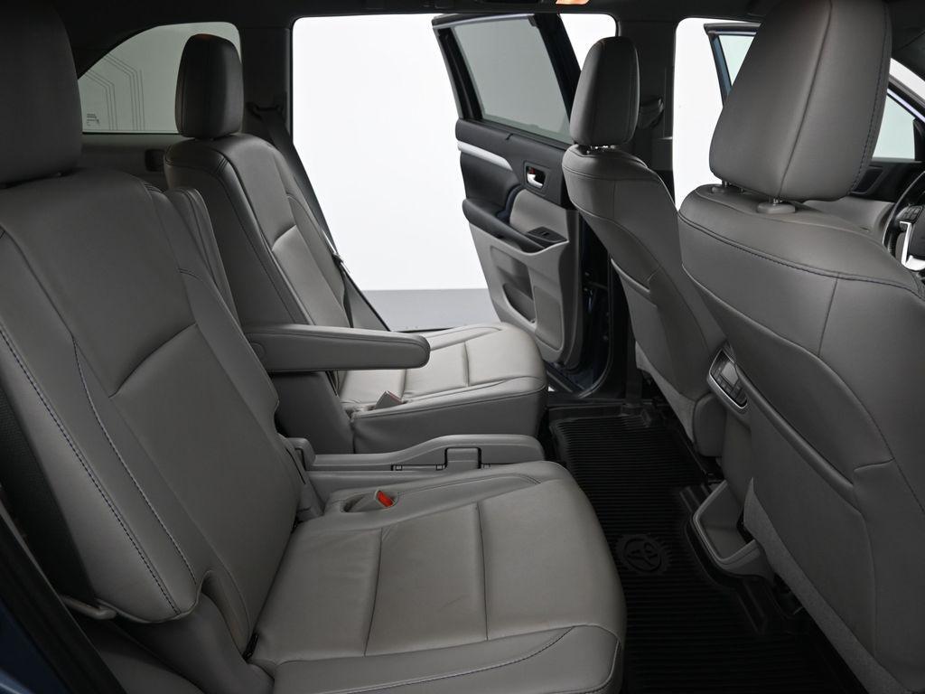 used 2019 Toyota Highlander car, priced at $18,058