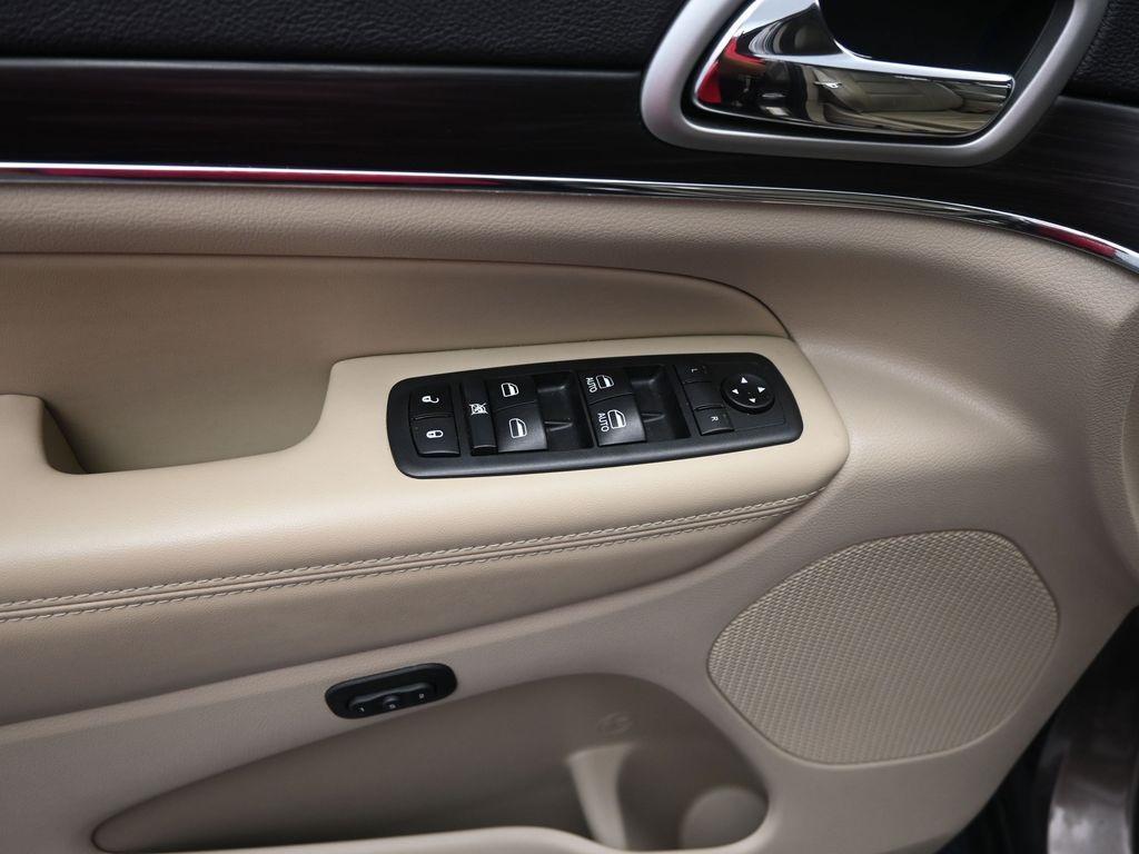 used 2020 Jeep Grand Cherokee car, priced at $29,069