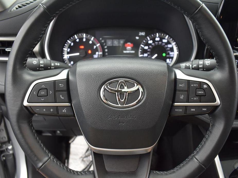 used 2023 Toyota Highlander car, priced at $39,980