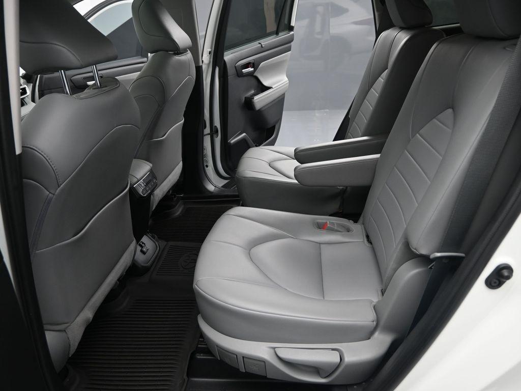 used 2021 Toyota Highlander car, priced at $33,828