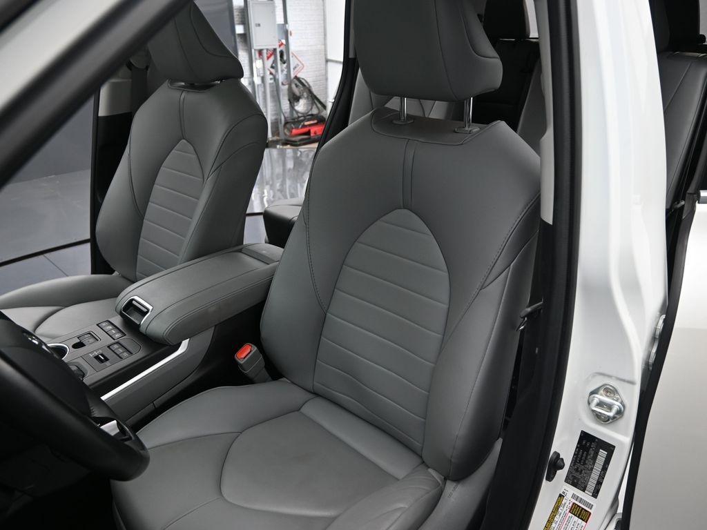 used 2021 Toyota Highlander car, priced at $33,828