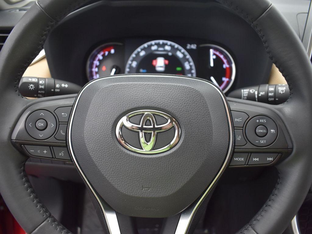 used 2020 Toyota RAV4 car, priced at $29,927