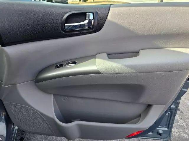 used 2007 Hyundai Entourage car, priced at $4,995