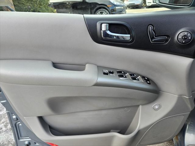 used 2007 Hyundai Entourage car, priced at $4,995
