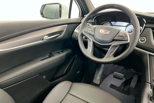 new 2025 Cadillac XT5 car, priced at $47,225