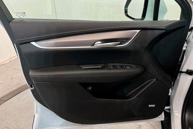 new 2025 Cadillac XT5 car, priced at $47,225