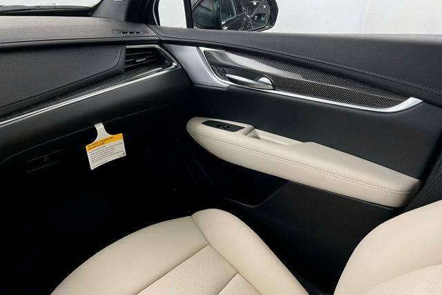 new 2025 Cadillac XT5 car, priced at $65,475