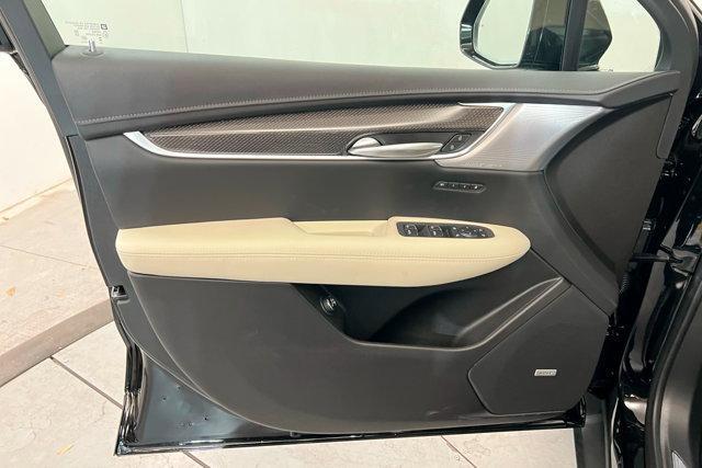 new 2025 Cadillac XT5 car, priced at $65,475