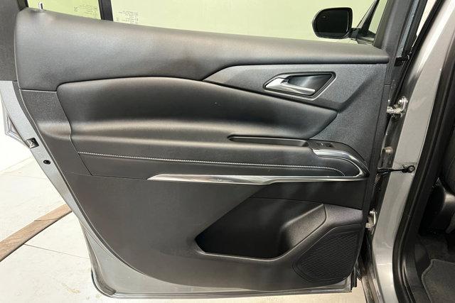 used 2025 Chevrolet Traverse car, priced at $38,216