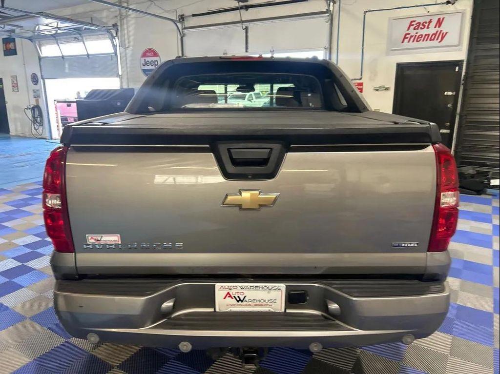 used 2007 Chevrolet Avalanche car, priced at $7,988