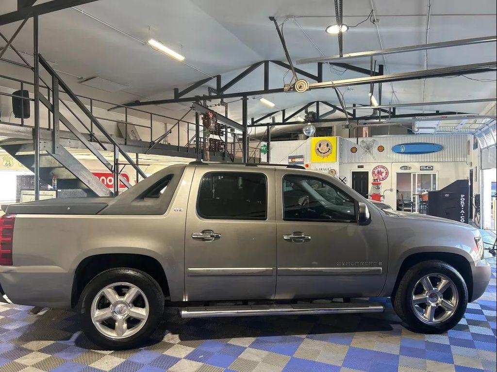 used 2007 Chevrolet Avalanche car, priced at $7,988