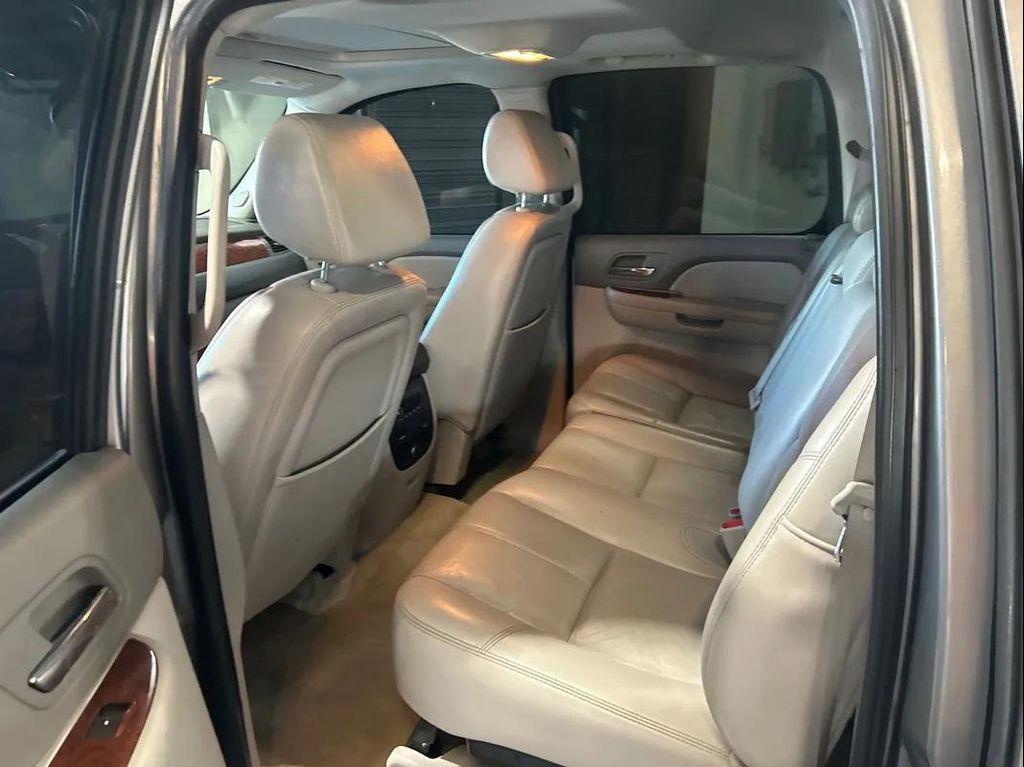 used 2007 Chevrolet Avalanche car, priced at $7,988
