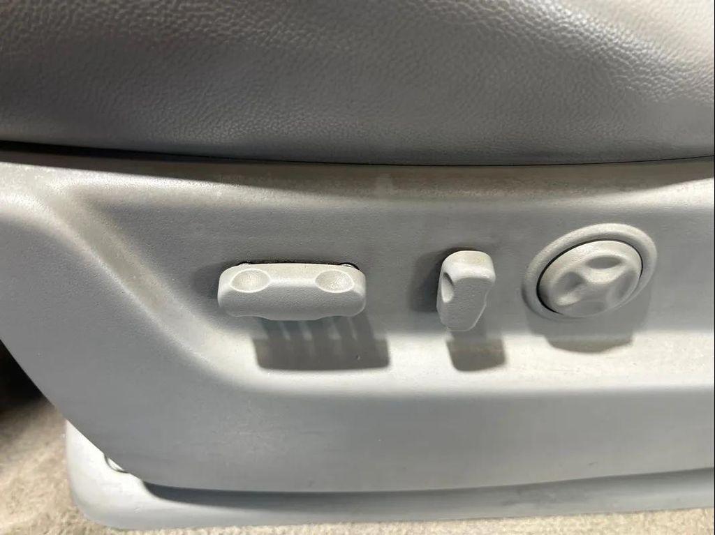 used 2007 Chevrolet Avalanche car, priced at $7,988
