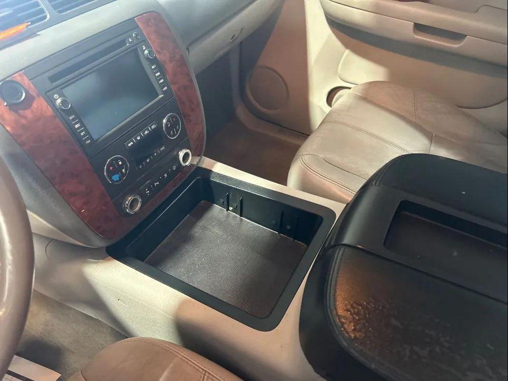 used 2007 Chevrolet Avalanche car, priced at $7,988