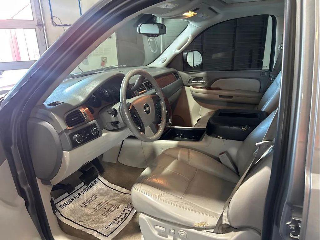 used 2007 Chevrolet Avalanche car, priced at $7,988