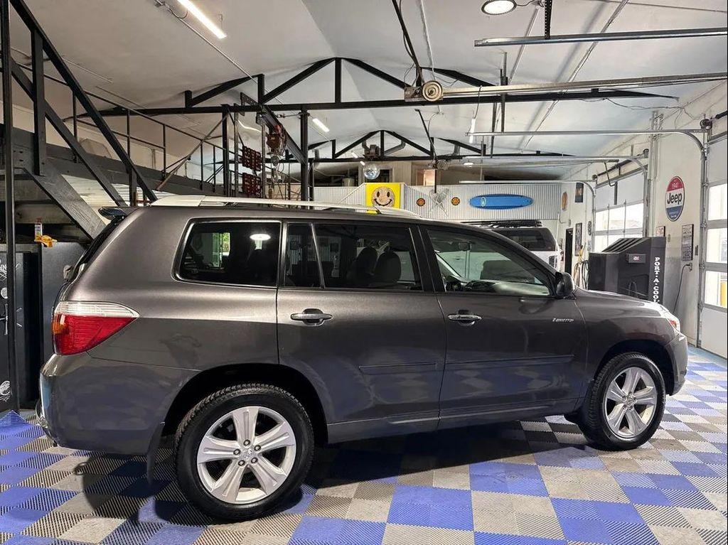used 2009 Toyota Highlander car, priced at $10,988