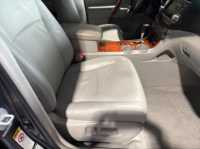 used 2009 Toyota Highlander car, priced at $10,988
