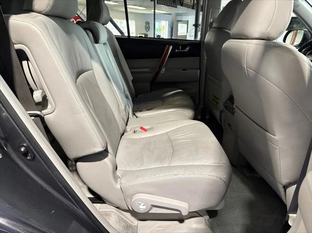 used 2009 Toyota Highlander car, priced at $10,988