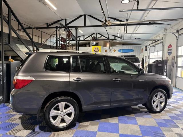 used 2009 Toyota Highlander car, priced at $10,988