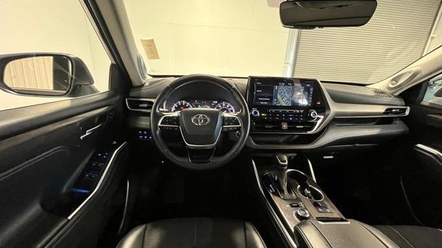 used 2022 Toyota Highlander car, priced at $39,368