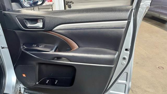 used 2018 Toyota Highlander car, priced at $29,971