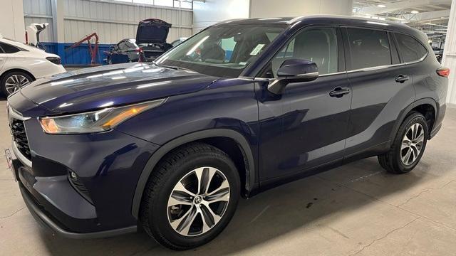 used 2022 Toyota Highlander car, priced at $30,995