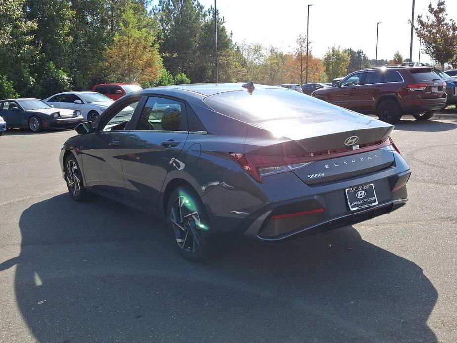 new 2024 Hyundai Elantra car, priced at $25,234