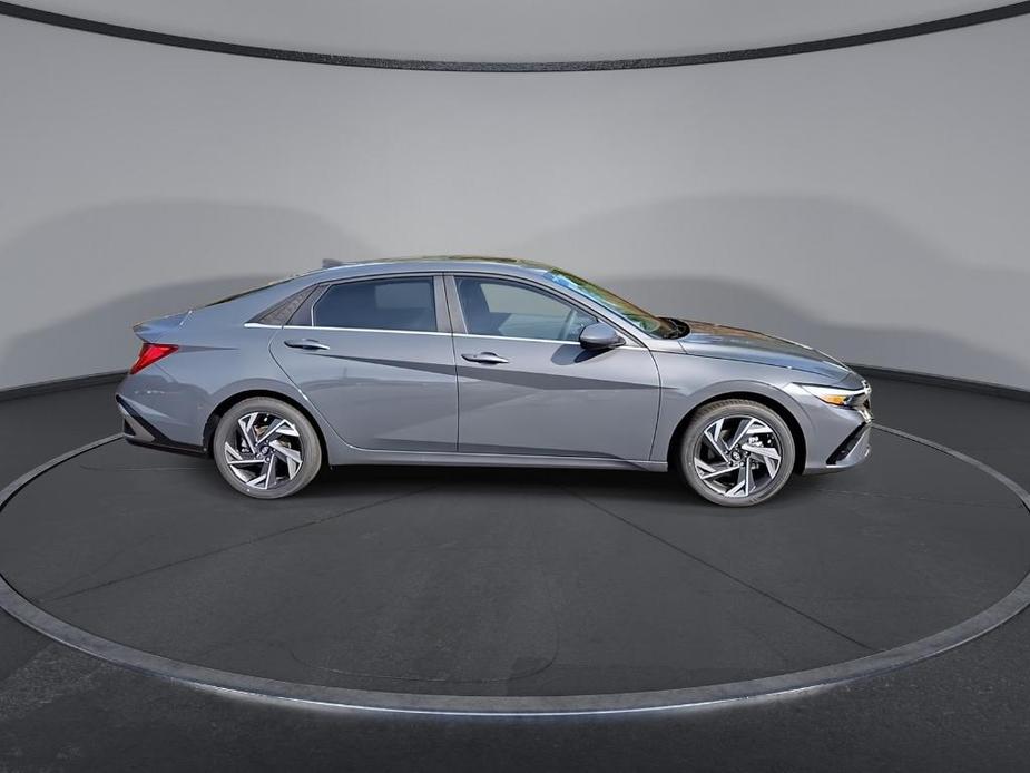 new 2024 Hyundai Elantra car, priced at $25,234