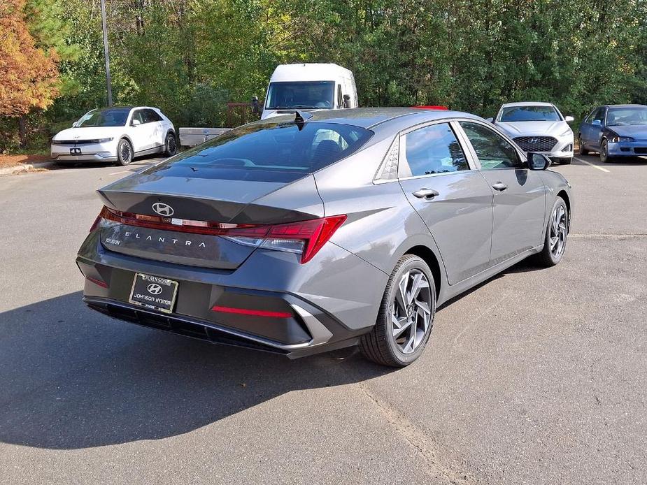 new 2024 Hyundai Elantra car, priced at $25,234