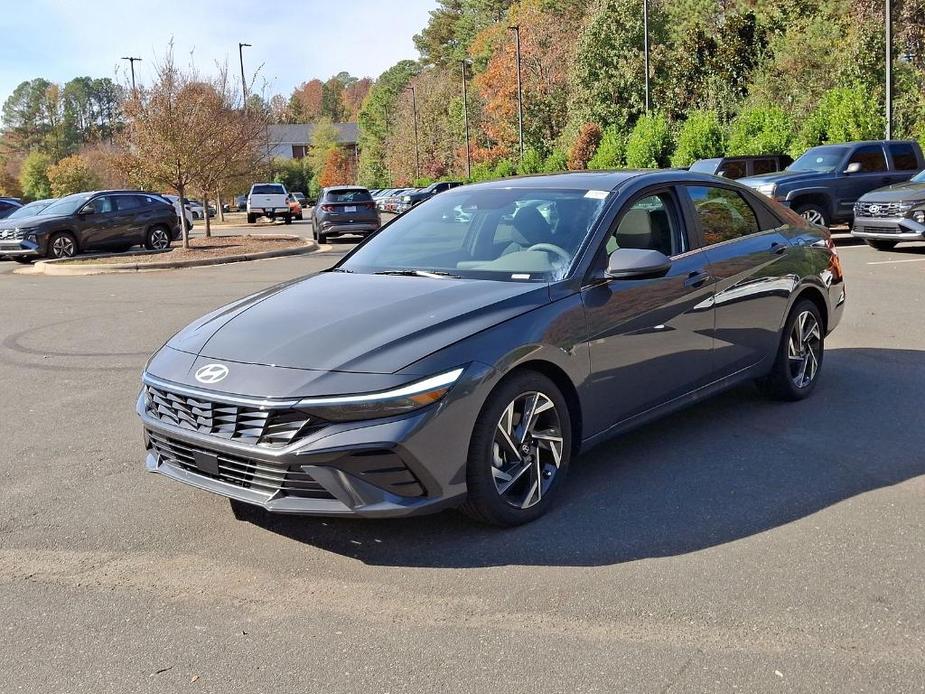 new 2024 Hyundai Elantra car, priced at $25,234