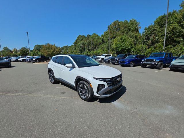 new 2025 Hyundai TUCSON Hybrid car, priced at $37,560