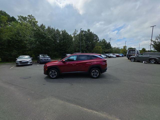 new 2025 Hyundai TUCSON Hybrid car, priced at $34,095