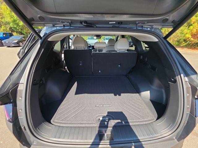 new 2025 Hyundai TUCSON Hybrid car, priced at $37,060