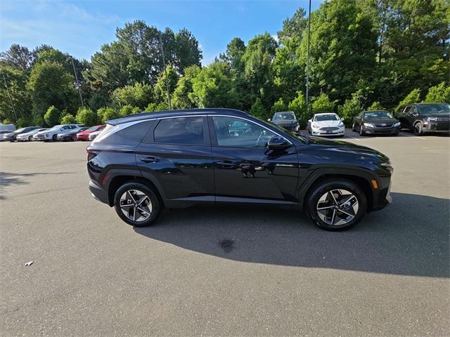 new 2025 Hyundai TUCSON Hybrid car, priced at $37,305
