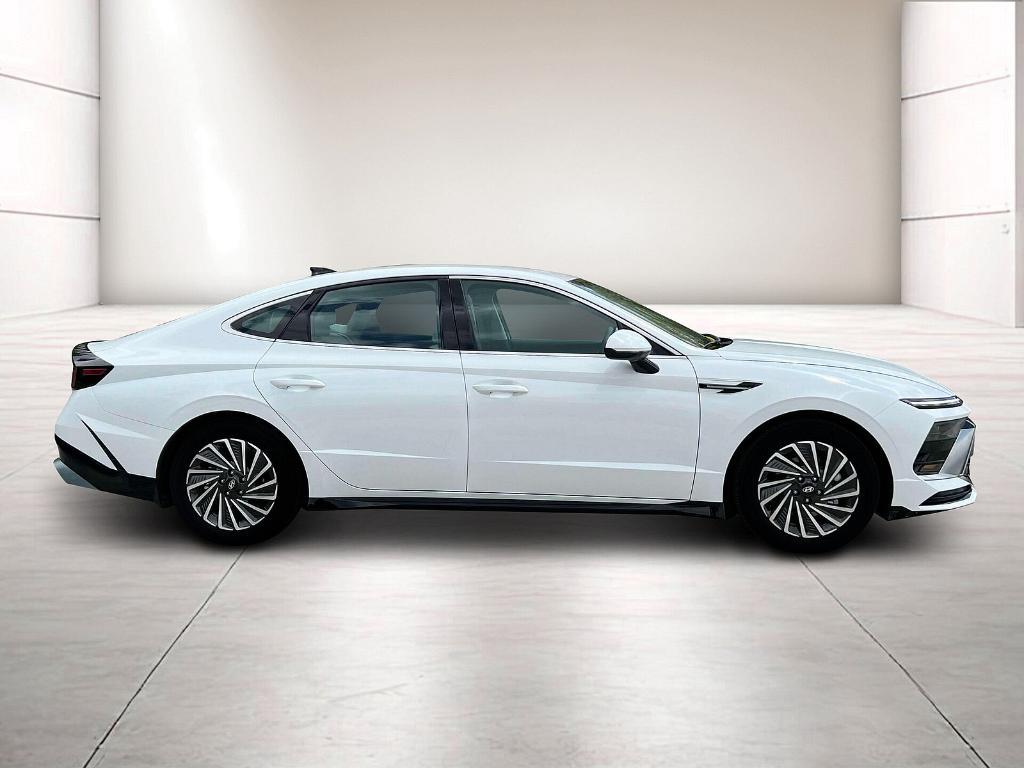 new 2024 Hyundai Sonata Hybrid car, priced at $32,210