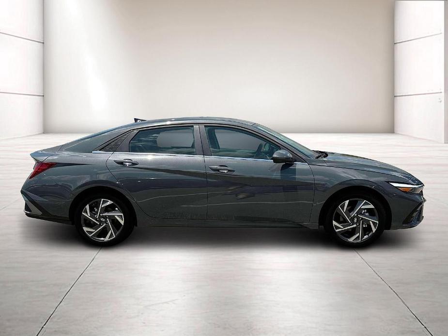 new 2024 Hyundai Elantra car, priced at $25,111