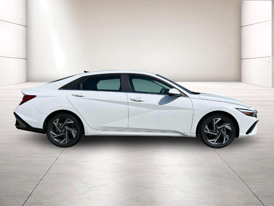 new 2024 Hyundai Elantra car, priced at $25,669