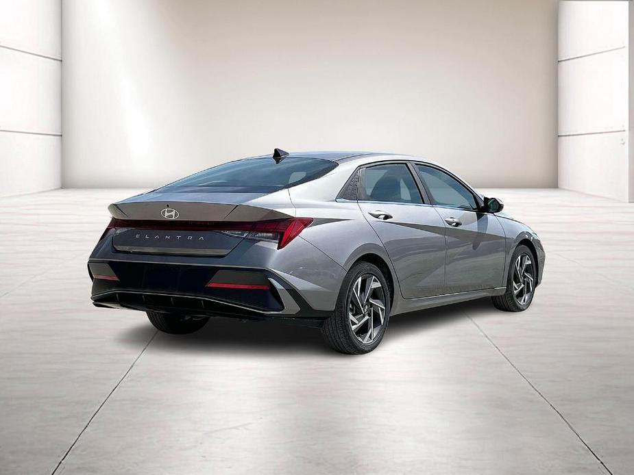 new 2024 Hyundai Elantra car, priced at $25,111